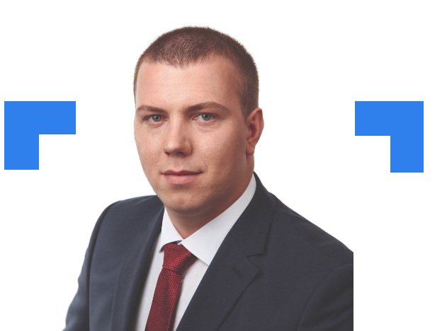 Депутат Совета депутатов г. Новосибирска и помощник депутата Государственной думы Дмитрия Савельева — Прохоров Евгений Вячеславович