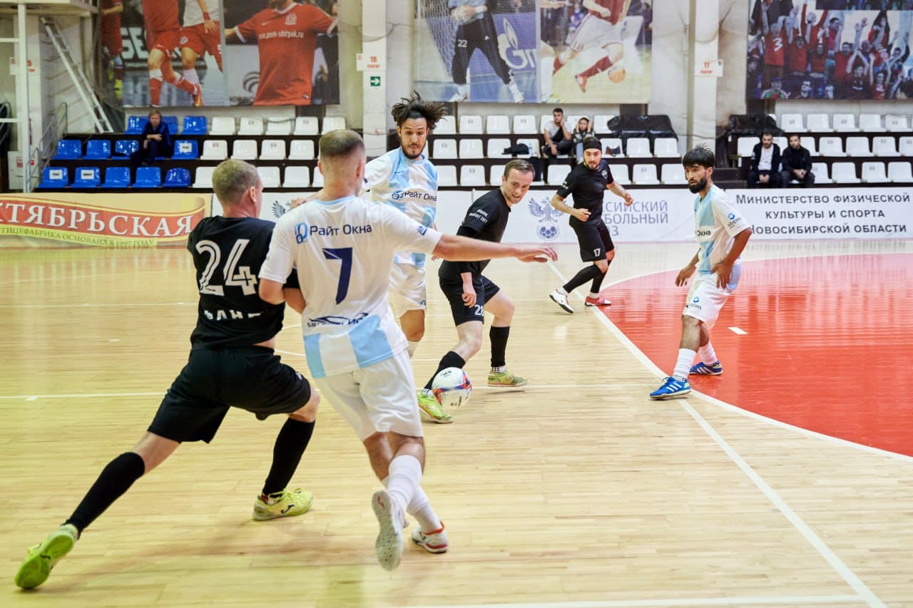 Команда Райт Окна на футбольном поле! Первые матчи, эмоции и командный дух