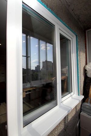 Пластиковое окно двустворчатое, раздвежное, остекление балкона