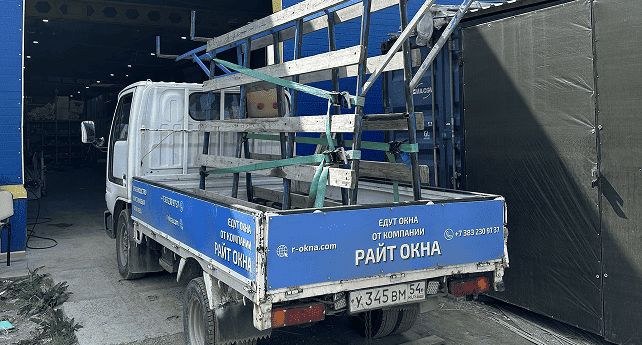Грузовик доставки Райт Окна